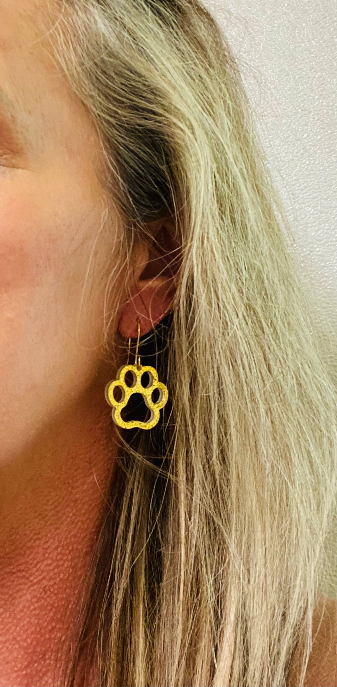 1” Team Spirit Paw Earrings